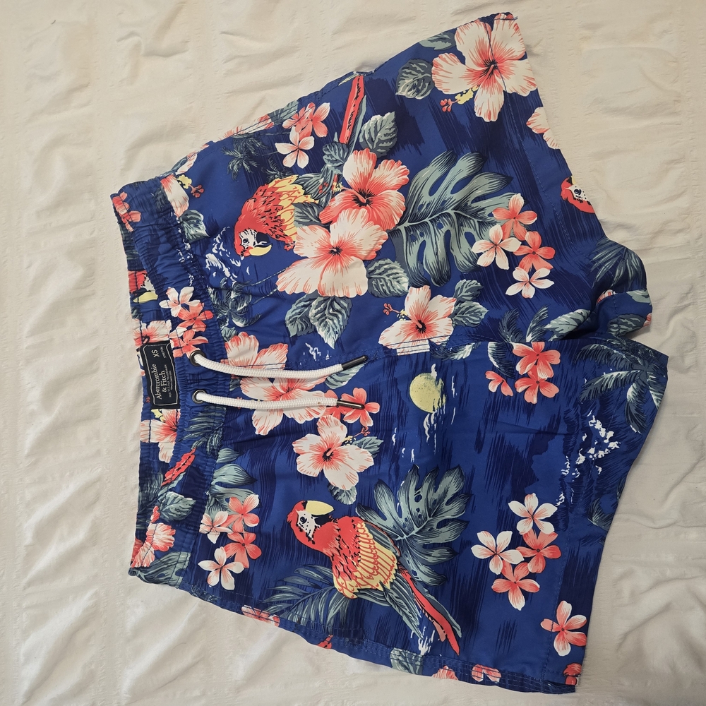 Abercrombie & Fitch Blue Floral Parrot Men's Shorts